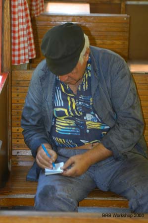 Hermann beim Spick schreiben