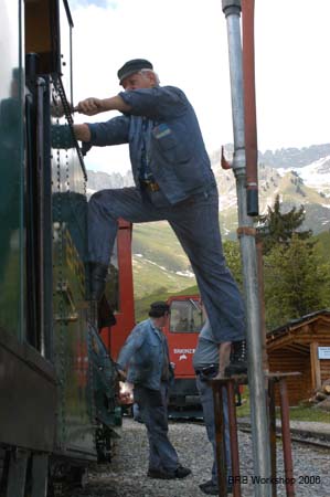 Hermann mit Ausfallschritt